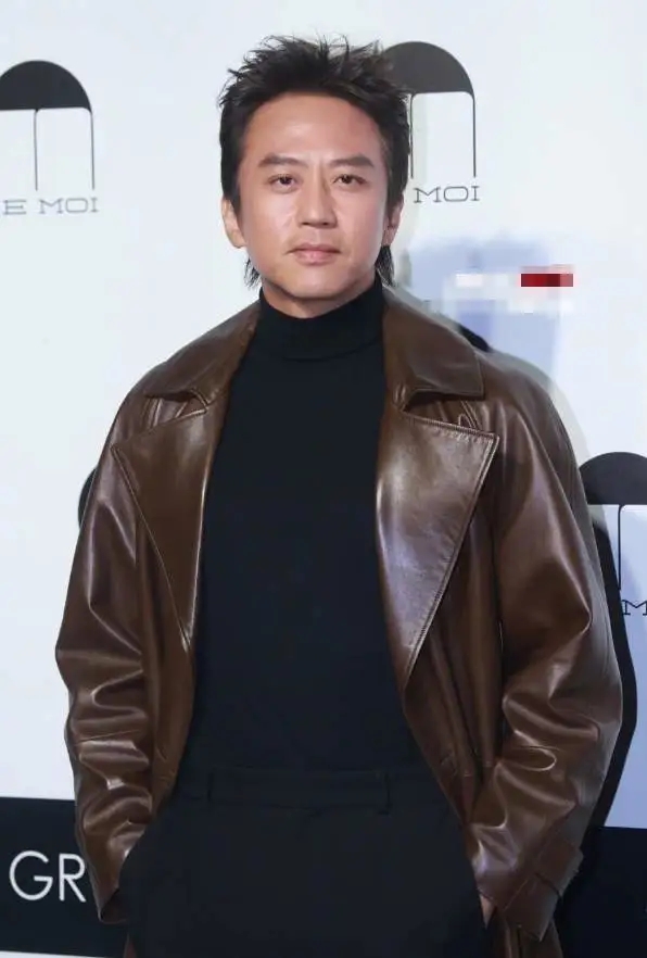 表哥赵发生日照:赵好漂亮。表哥,你的眼睛呢?